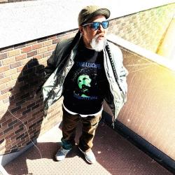 the LUCIFER プルオーバースウェット